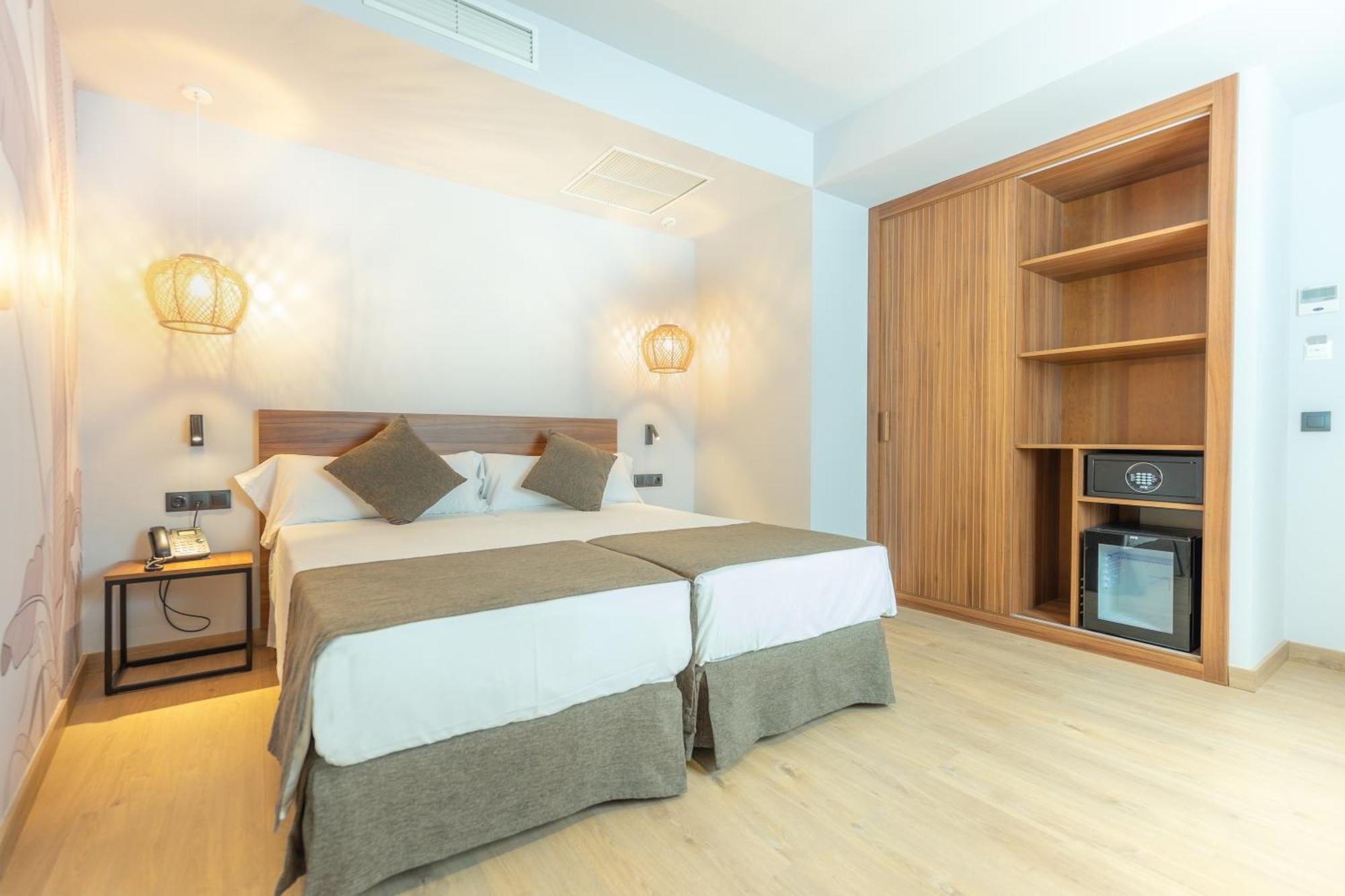 Double or Twin Room,1284372358:JPEG