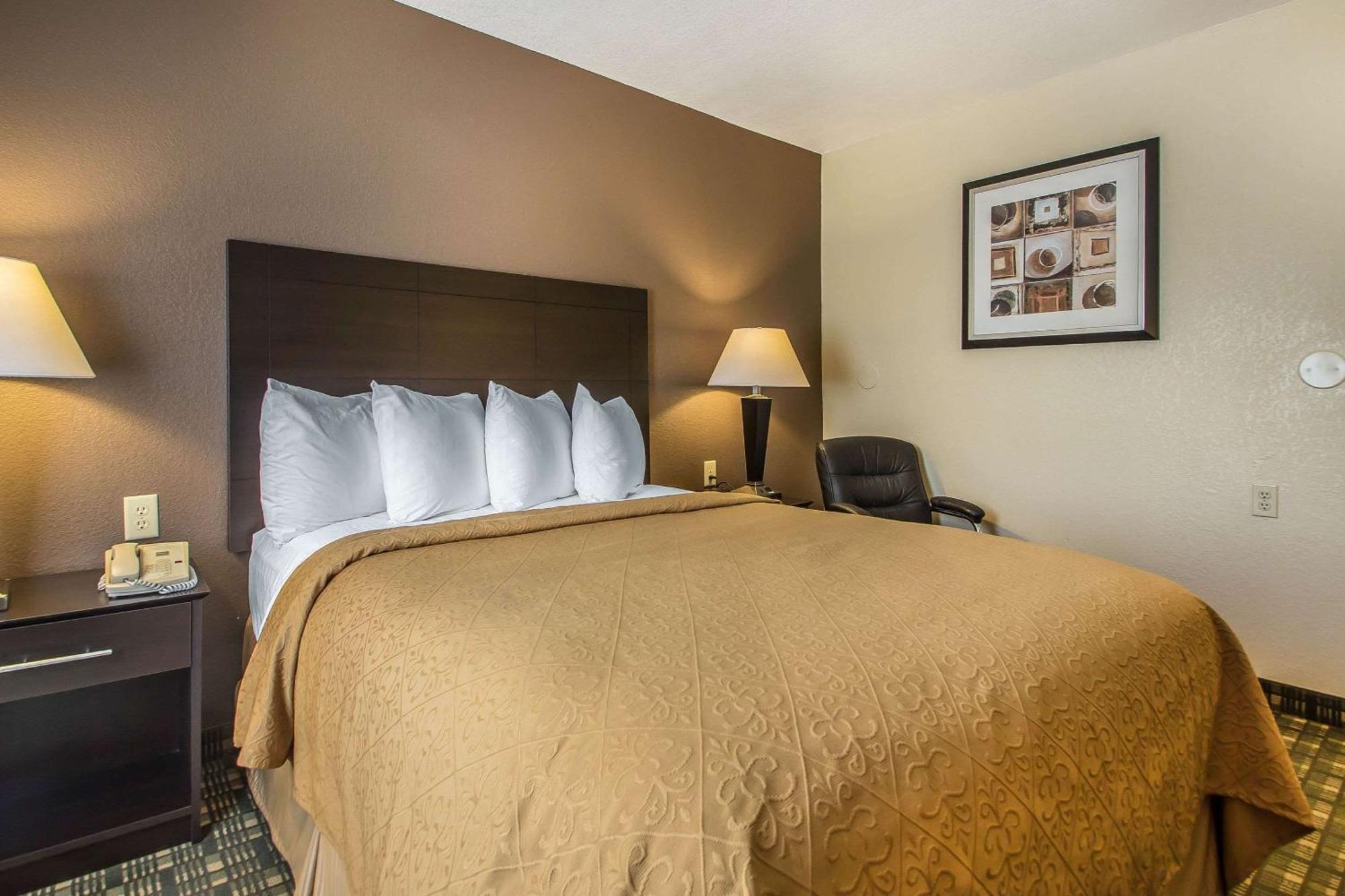 Queen Room Accessible or Nonsmoking