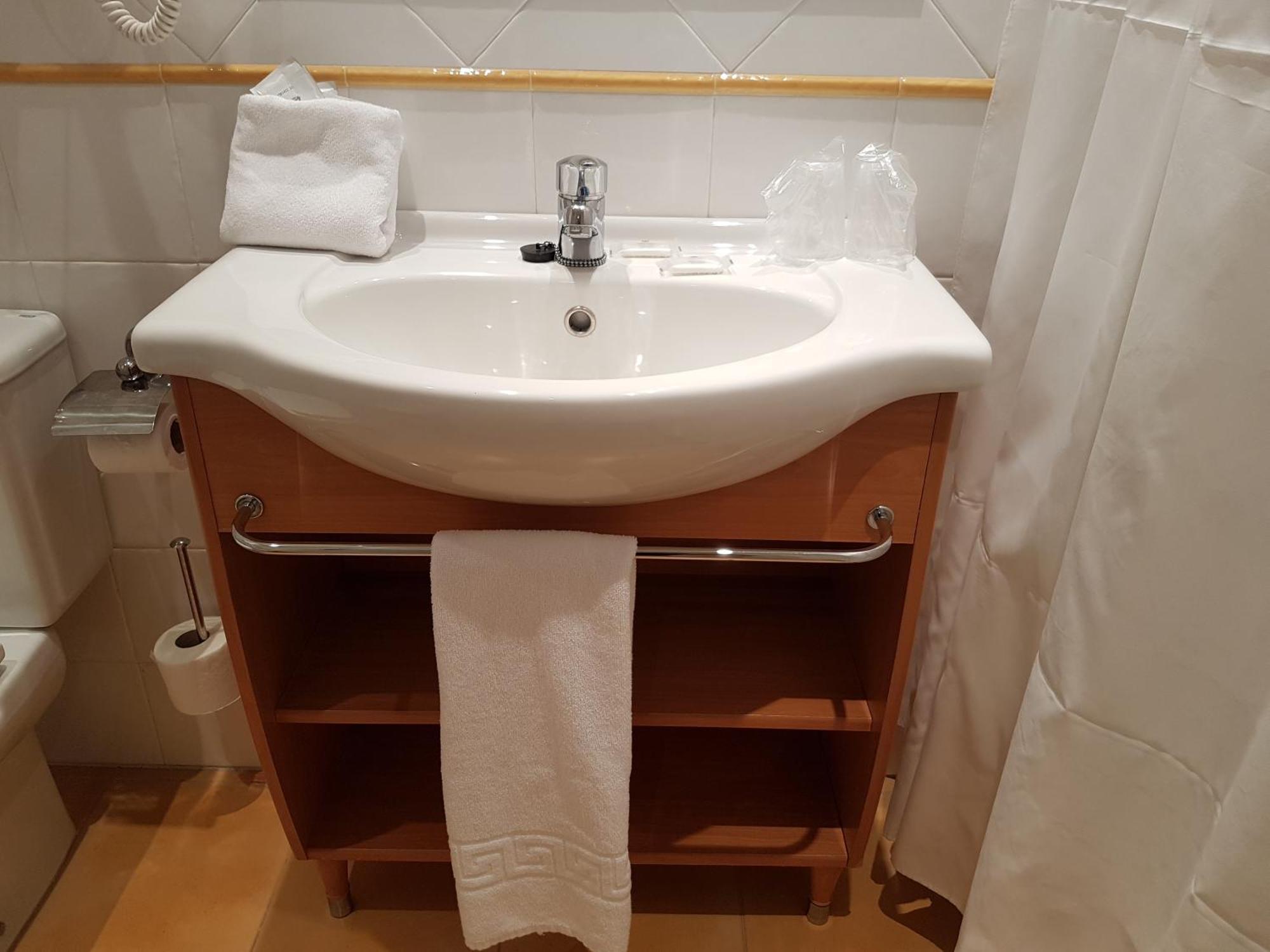 Double Room with Extra Bed,525715725:JPEG