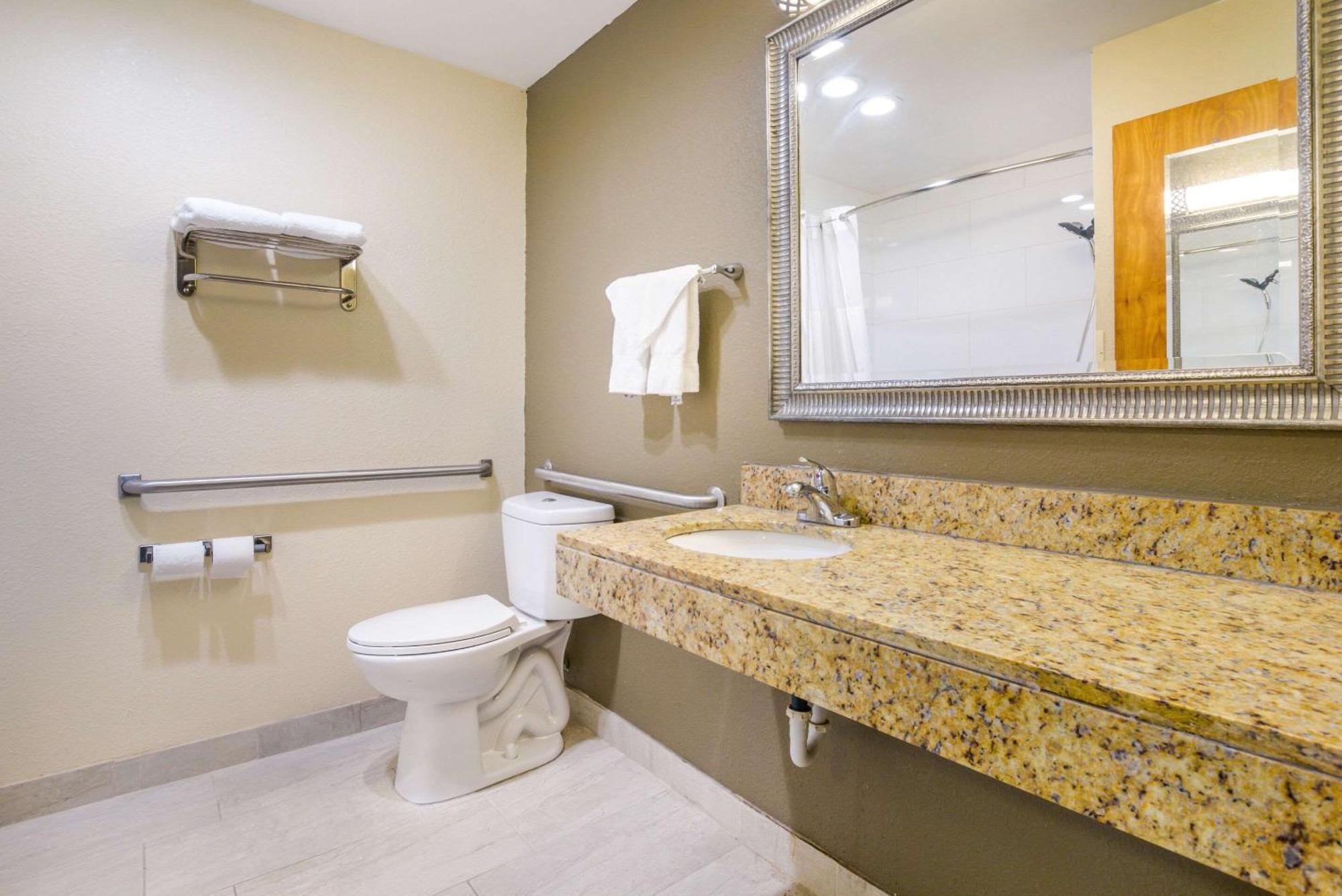 Double Room with Two Double Beds - Accessible/Non-Smoking