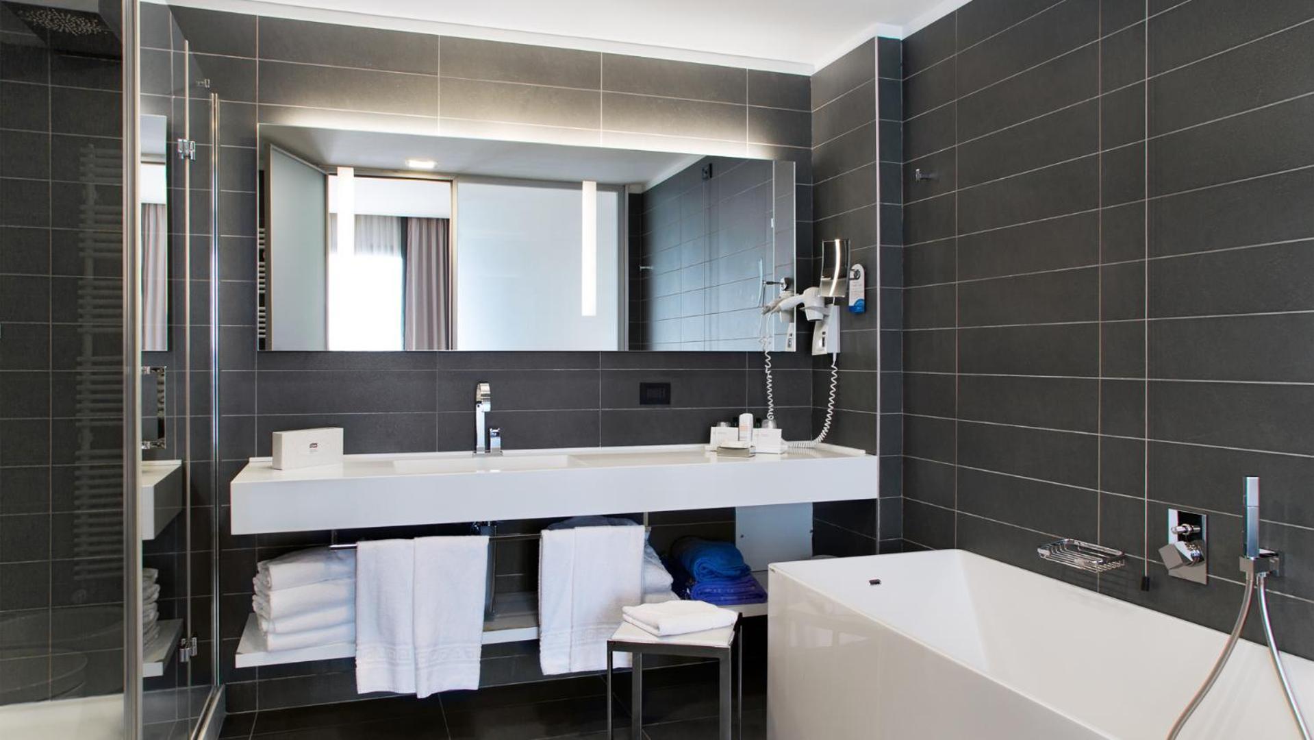 Majestic Junior Suite Pool Access