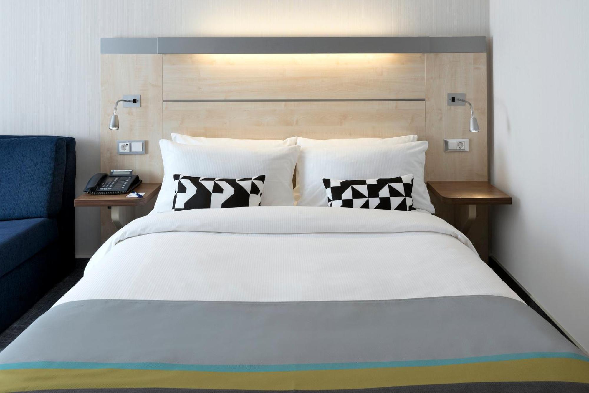 Standard Queen Room Low Floor