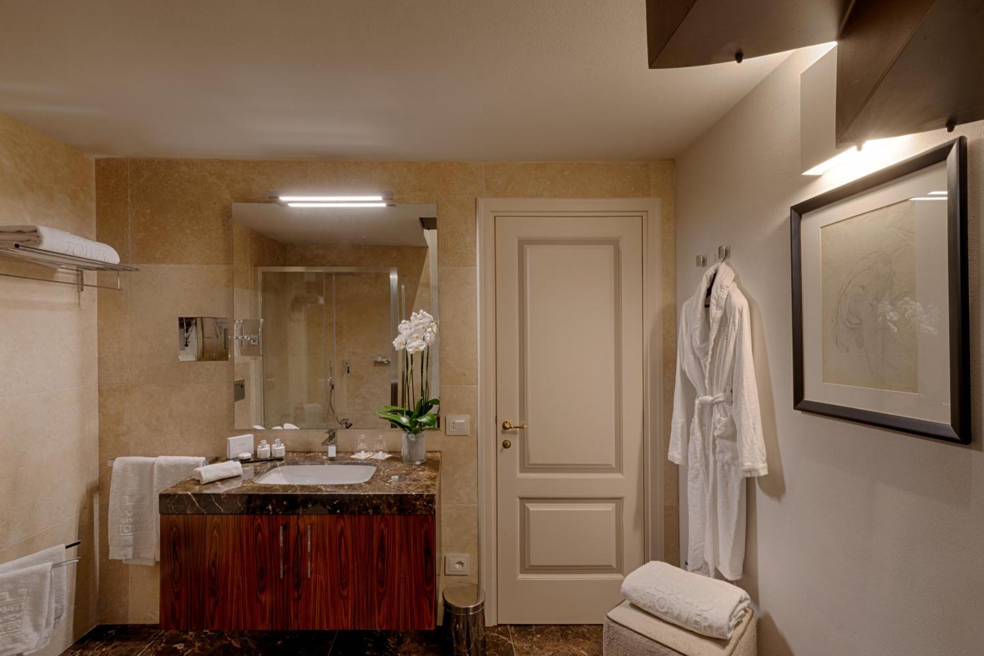 Brunelleschi King Suite Duomo View Spa Bath,1284704776:JPEG