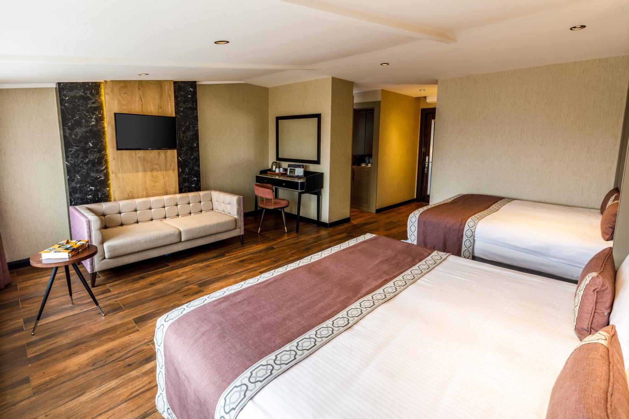 Deluxe Family Suite