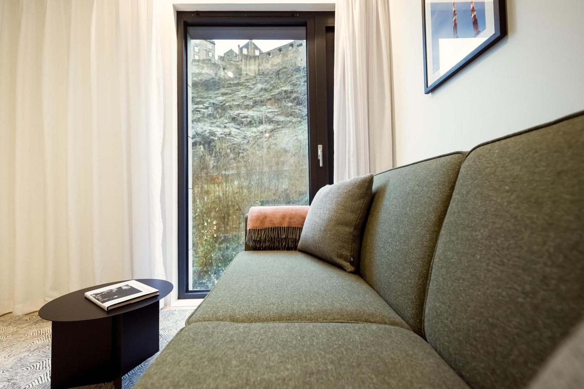 One Double Bed Apartment Castle View
