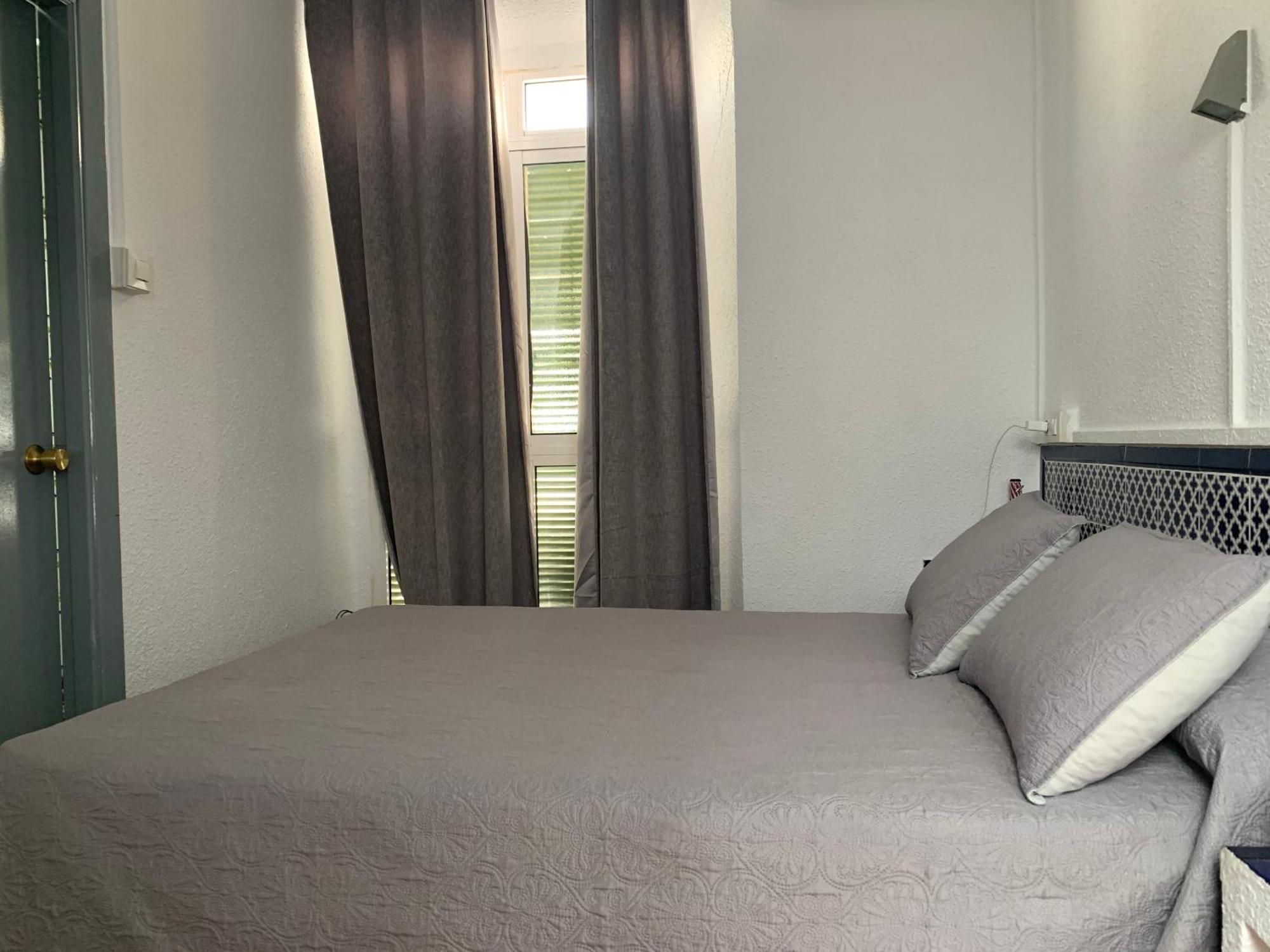 Single Room Private Bathroom