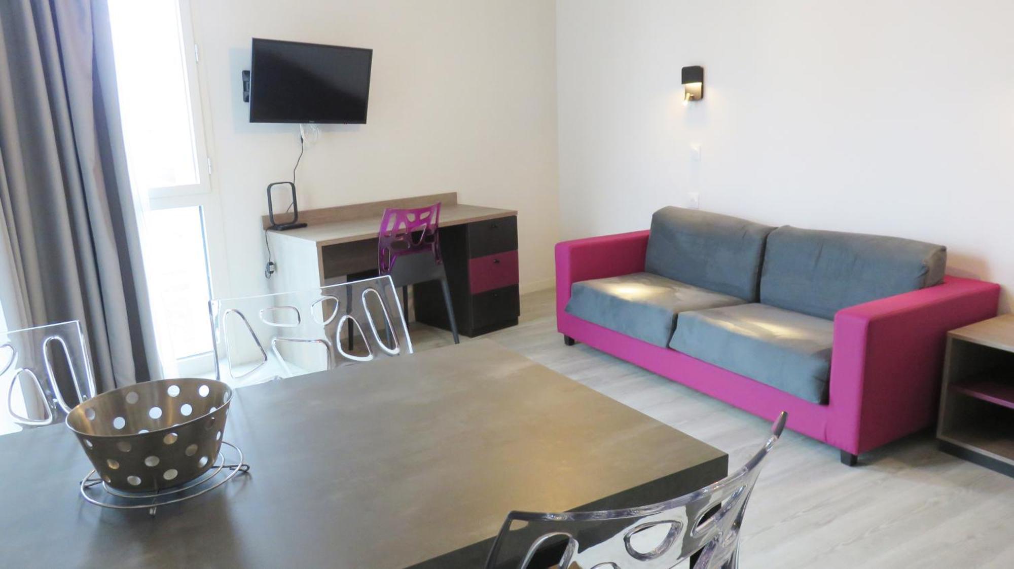 One-Bedroom Apartment,1284807283:JPEG