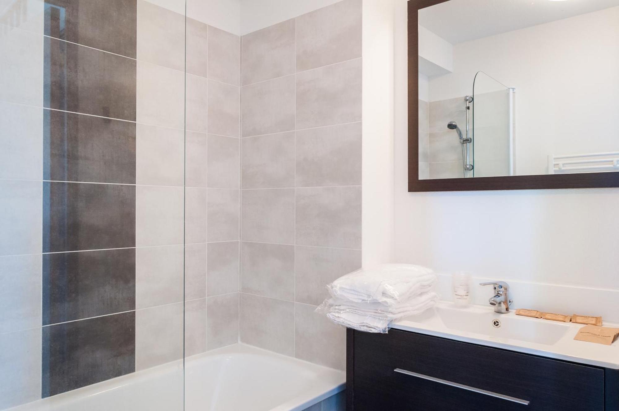 Two-Bedroom Apartment,1284853807:JPEG