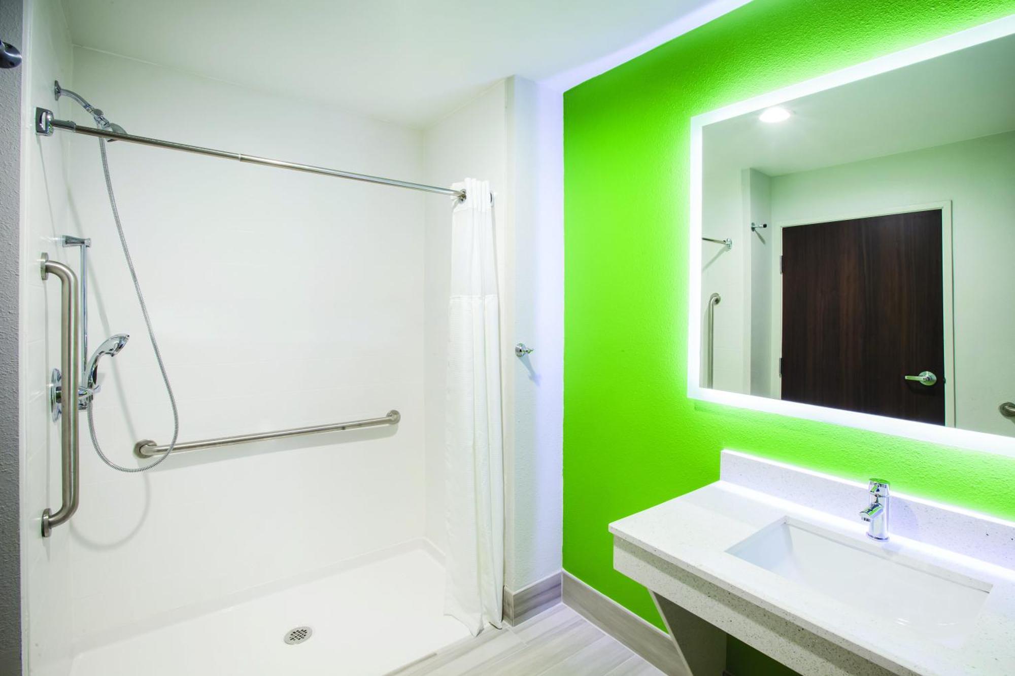 Queen Room Two Queen Beds Mobility or Hearing Access Non-Smoking