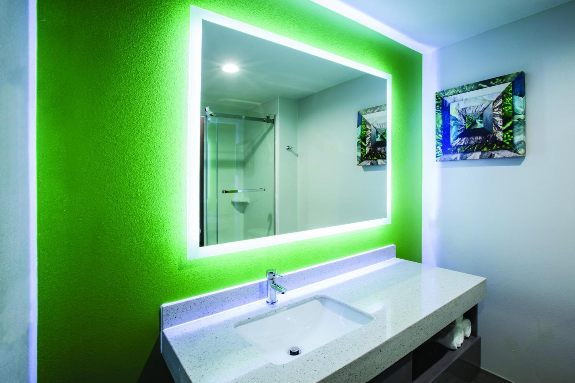 Queen Room Two Queen Beds Mobility or Hearing Access Non-Smoking