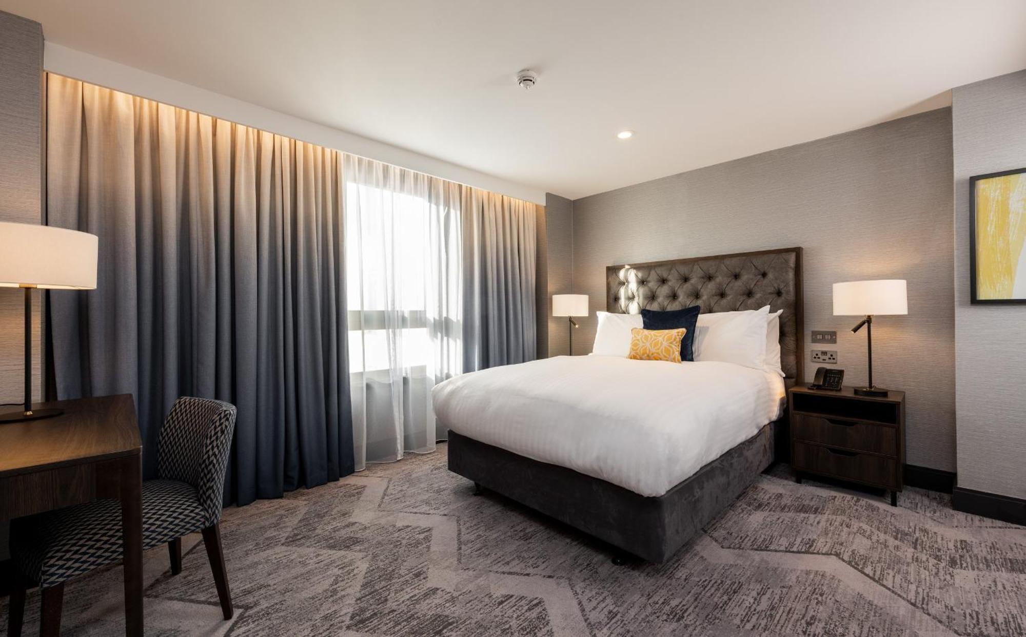 Standard Queen Room Disability Access