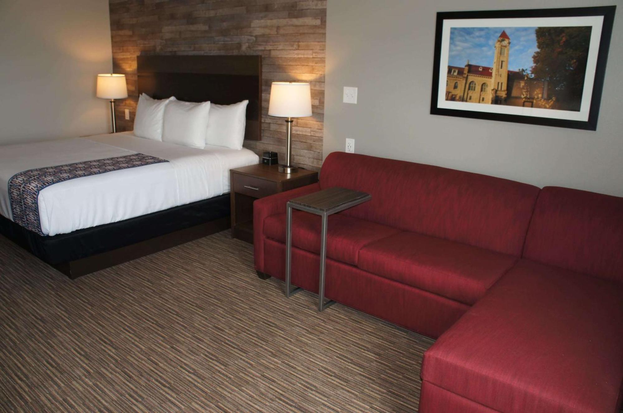 King Room Bath Tub Sofa Bed Mobility Accessible or Non-Smoking,1285123213:JPEG