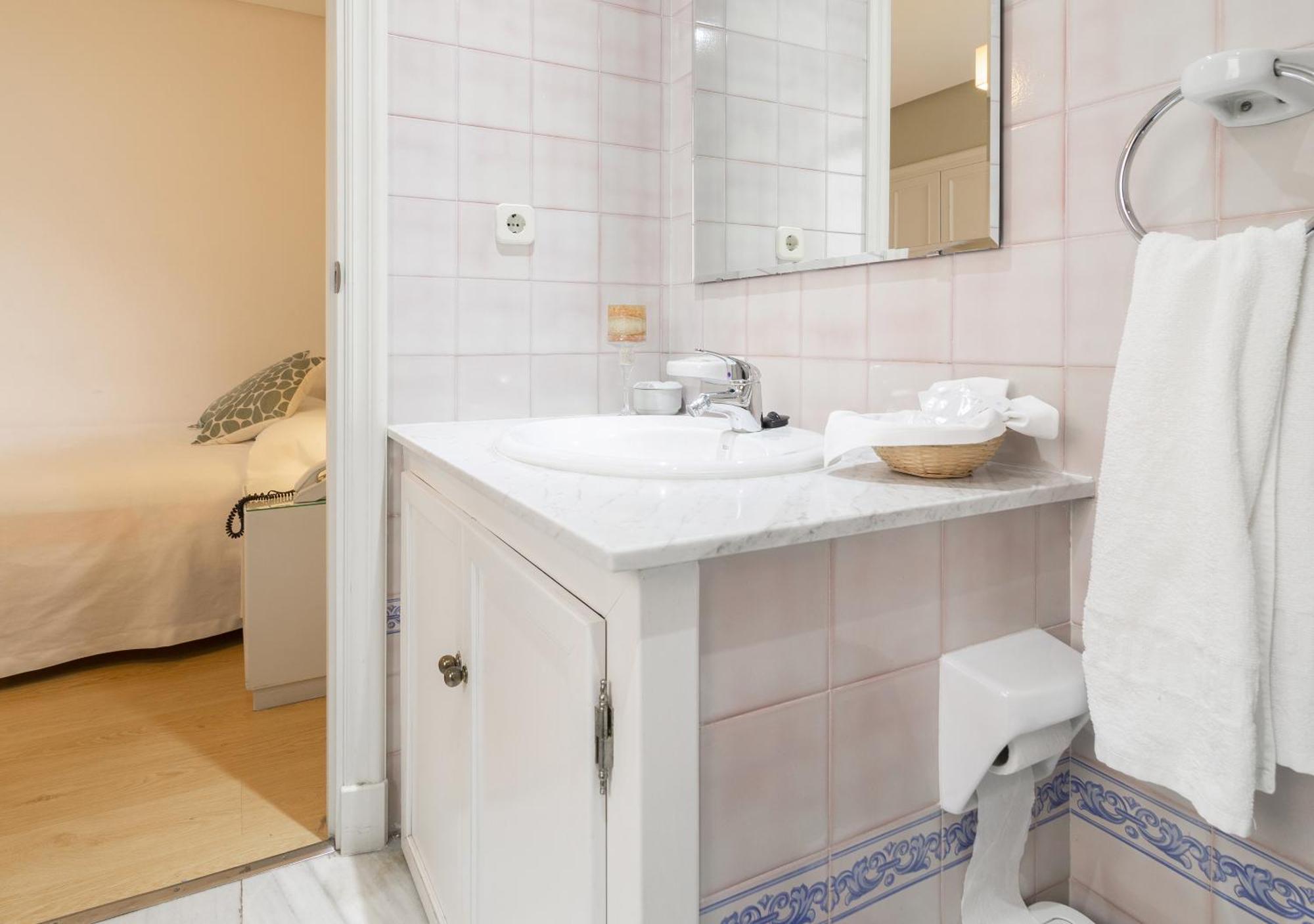 Standard Single Room,1285172446:JPEG
