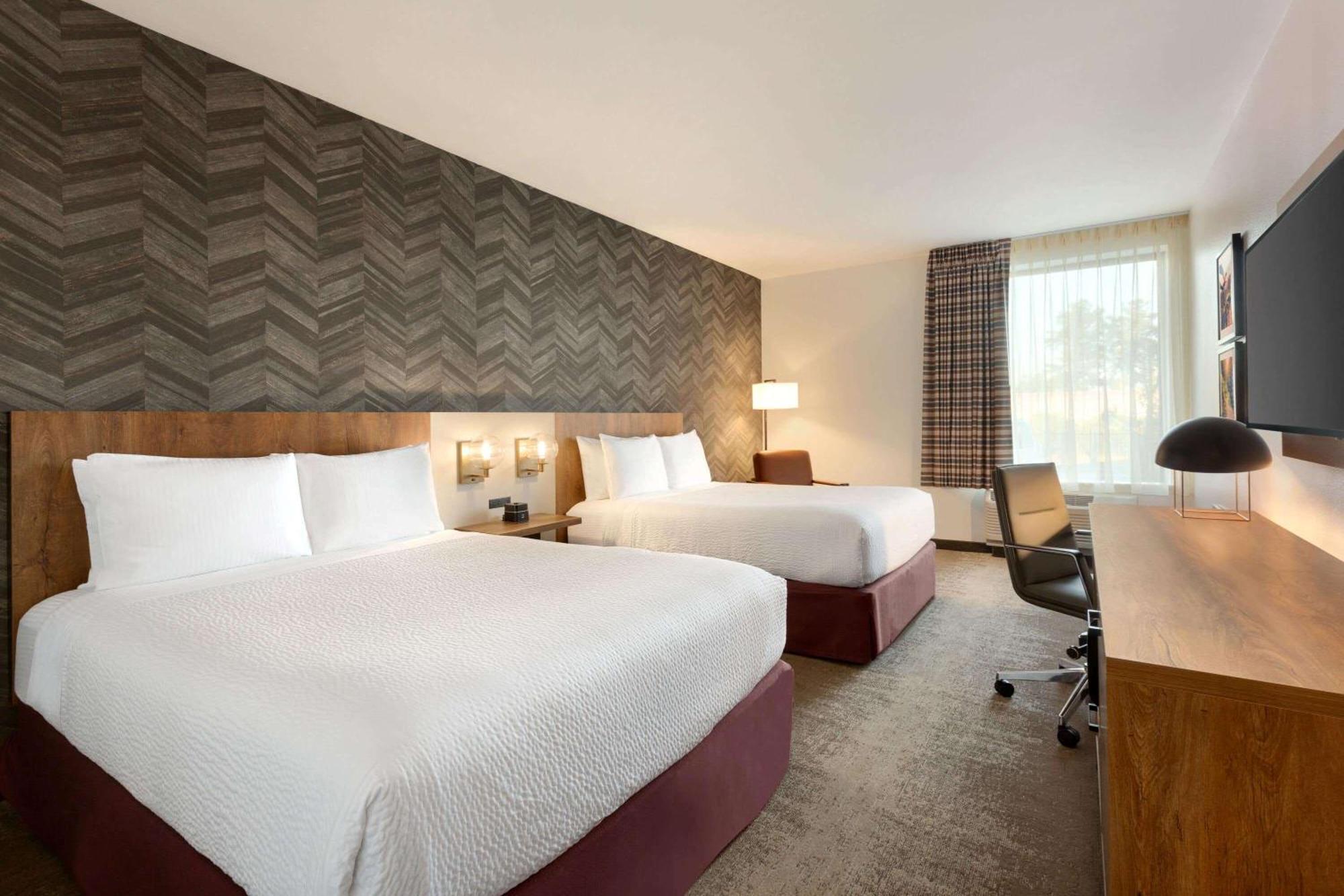 Queen Room Two Queen Beds Mobility Access or Non-Smoking