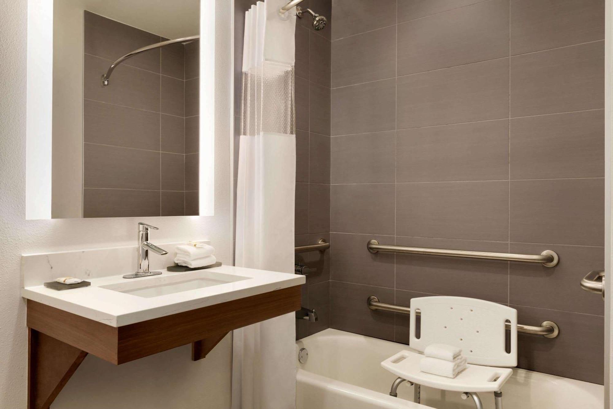 King Room Mobility Access or Non-Smoking