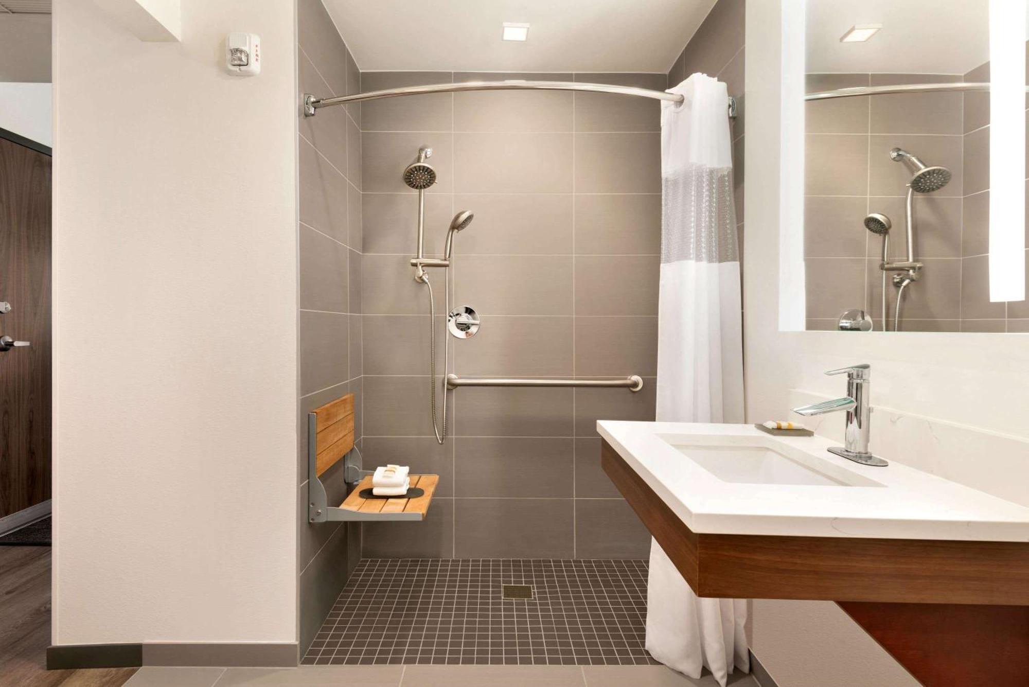 King Room Mobility Access or Non-Smoking