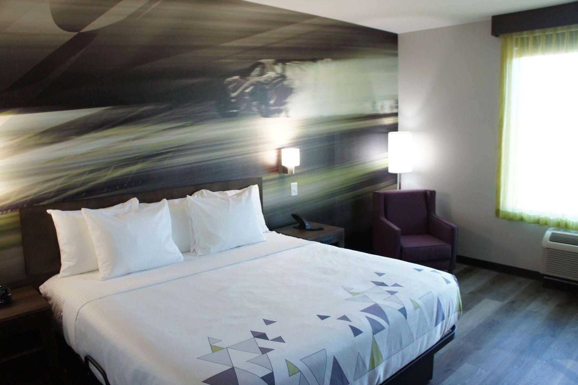 King Room with Mobility/Hearing Impaired Access - Non-Smoking