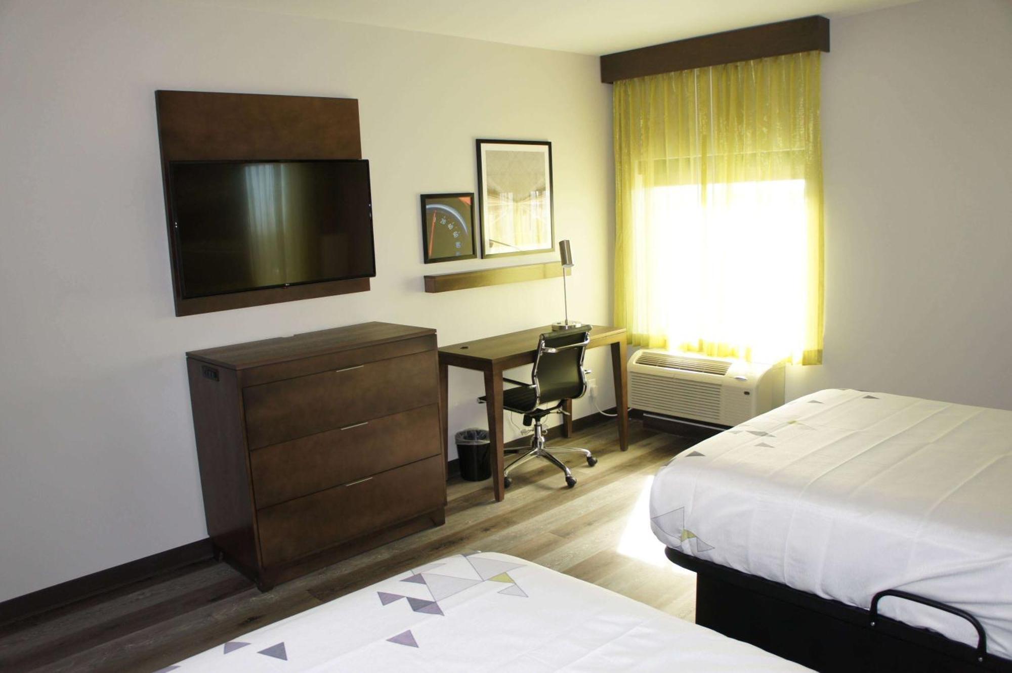 Queen Room with Two Queen Beds - Mobility Access/Non-Smoking
