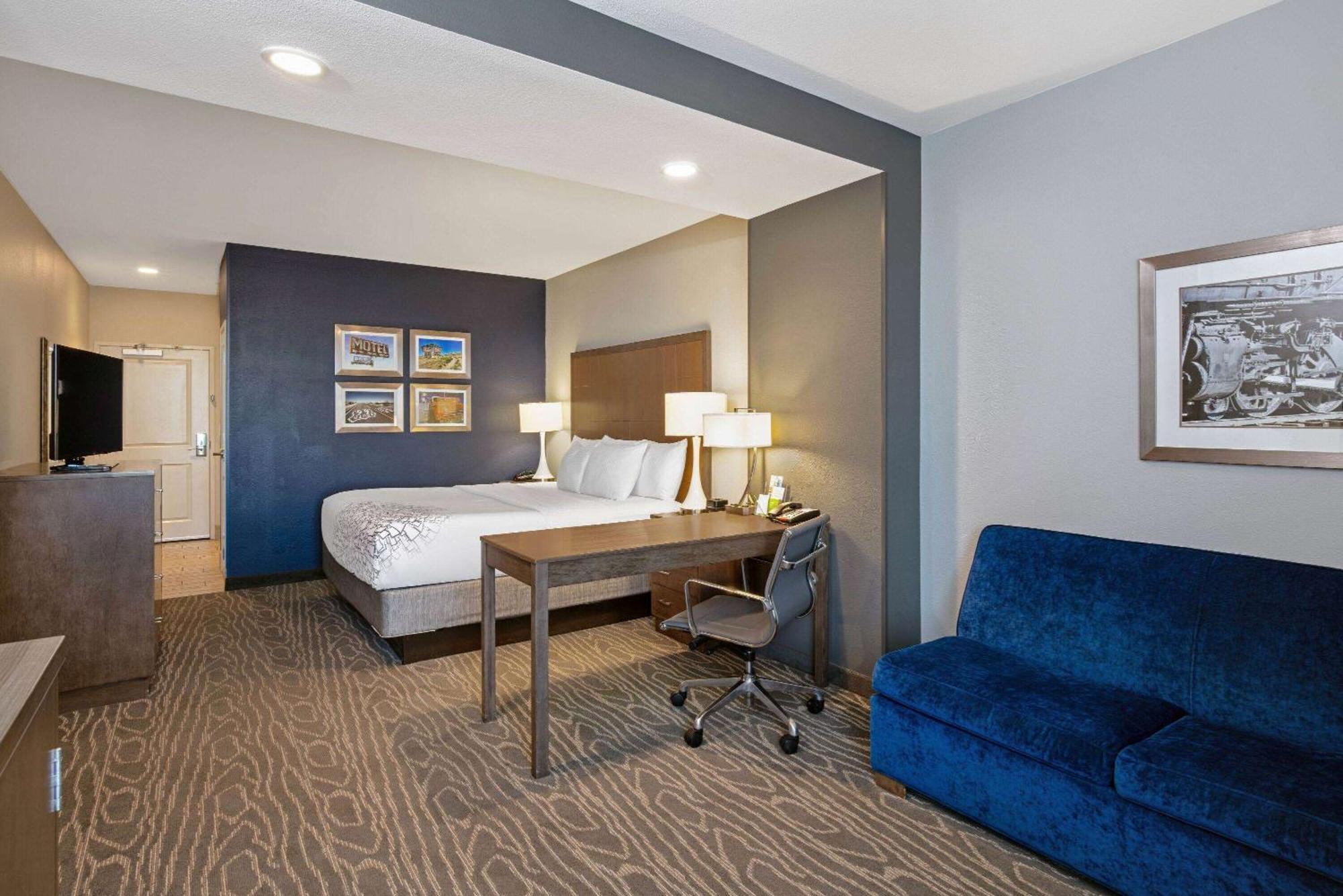 Executive King Room Sofa Bed