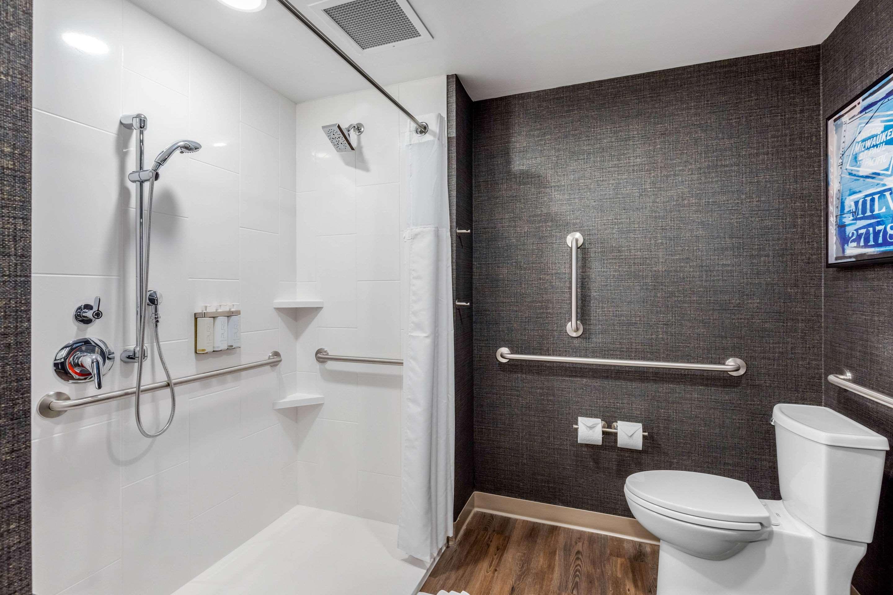 Queen Room with Two Queen Beds - Accessible/Non-Smoking