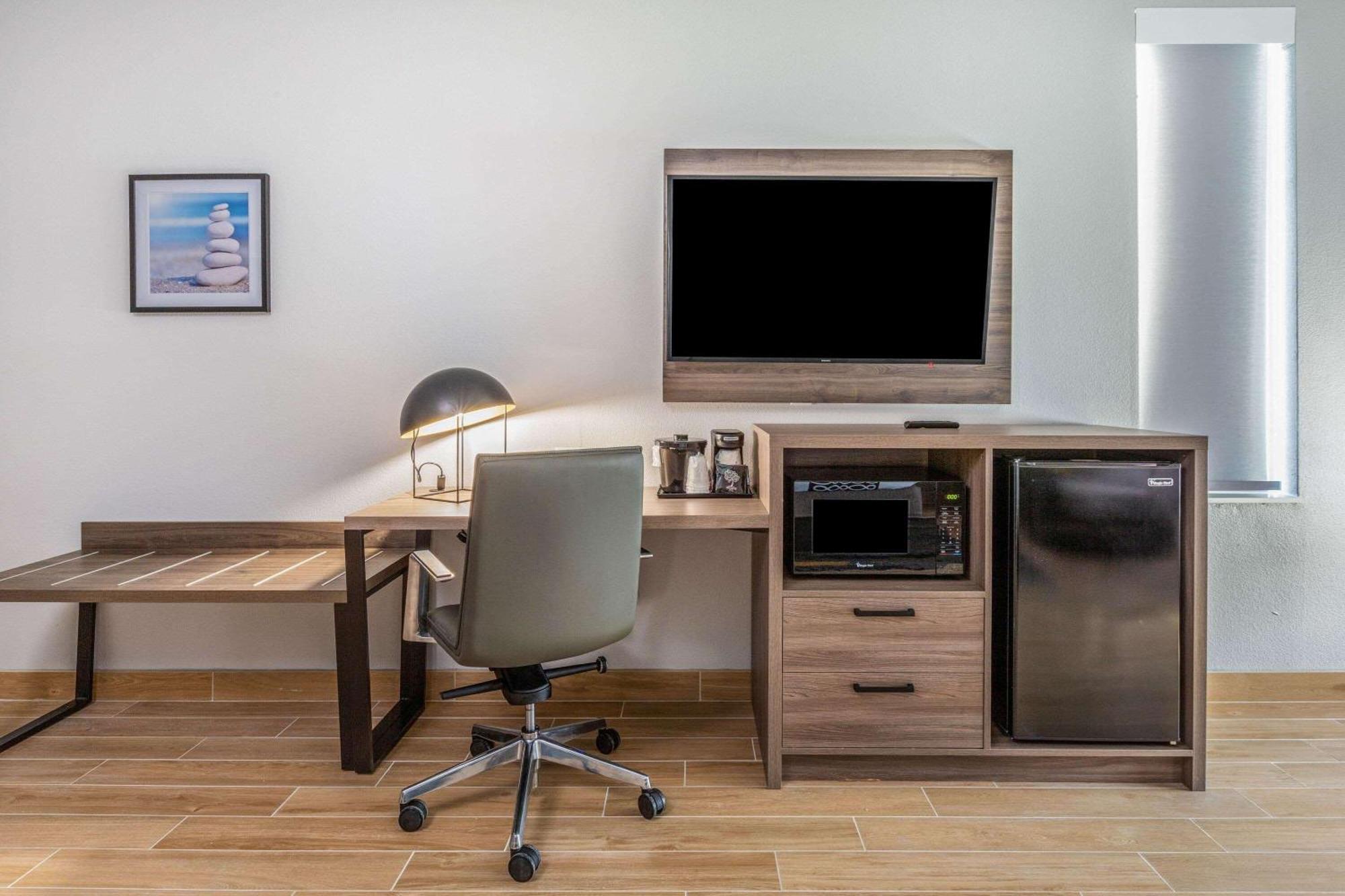 King Room Mobility or Hearing Impaired Access Non-Smoking