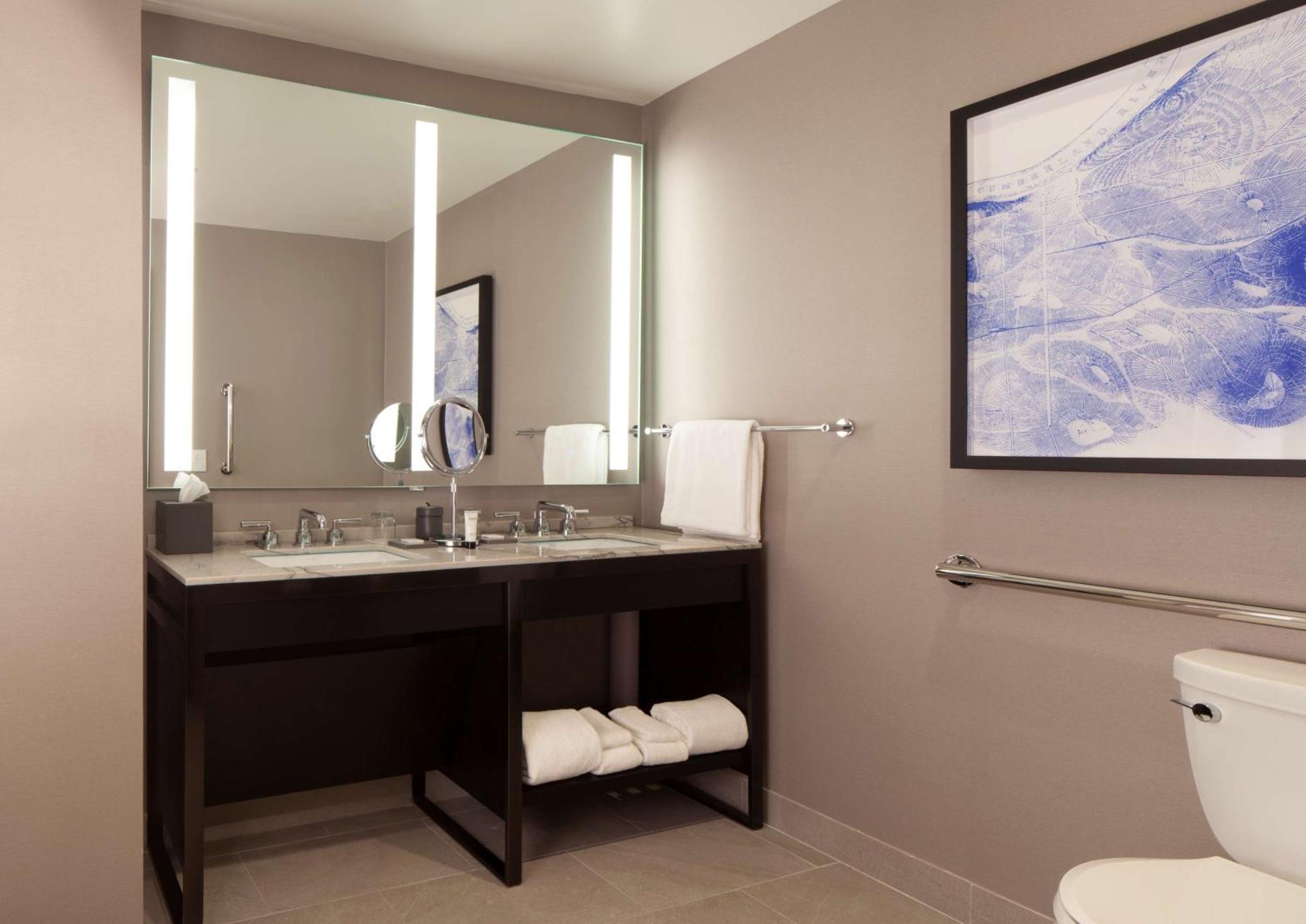 Queen Room Two Queen Beds Accessible Tub Disability Access,1285557265:JPEG