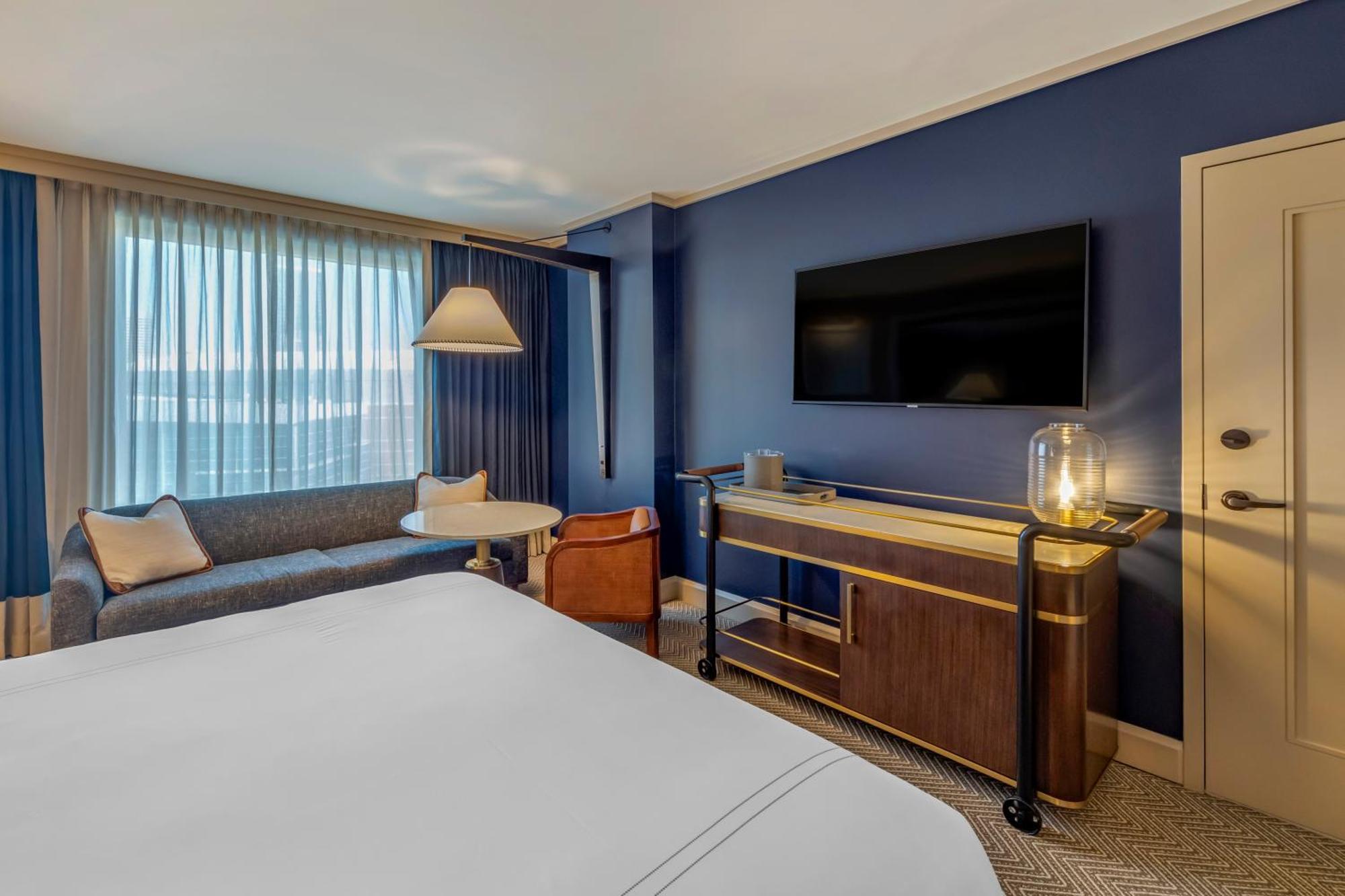Deluxe Room 1 King Bed