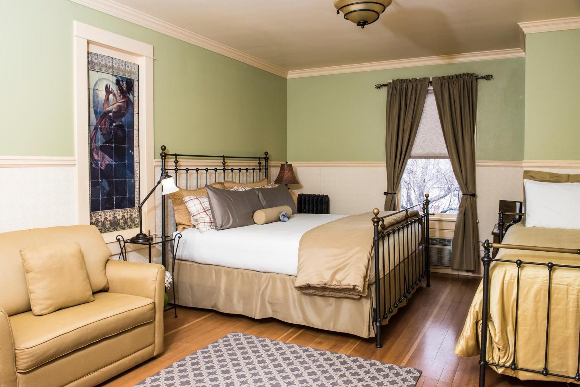 Deluxe King Room Sofa Bed