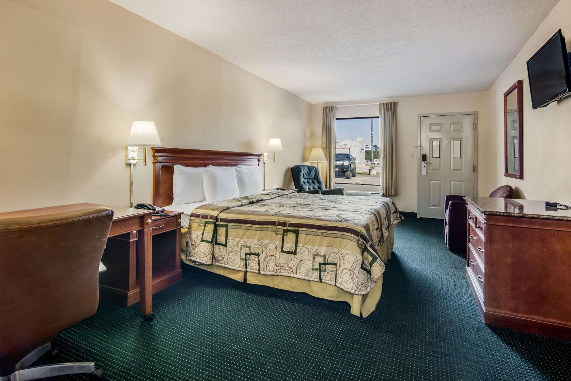 Standard King Room - Non-Smoking