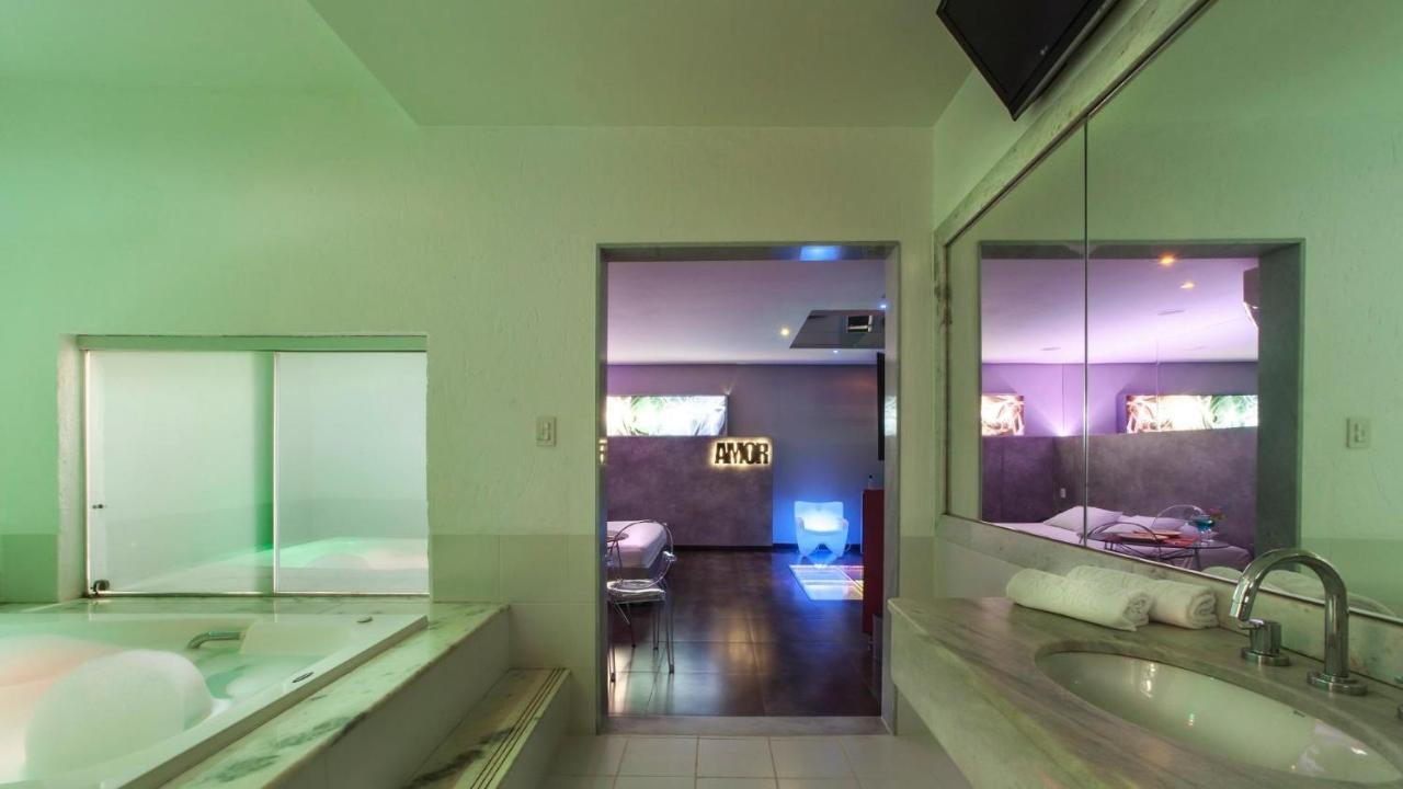 Deluxe Suite Spa Bath