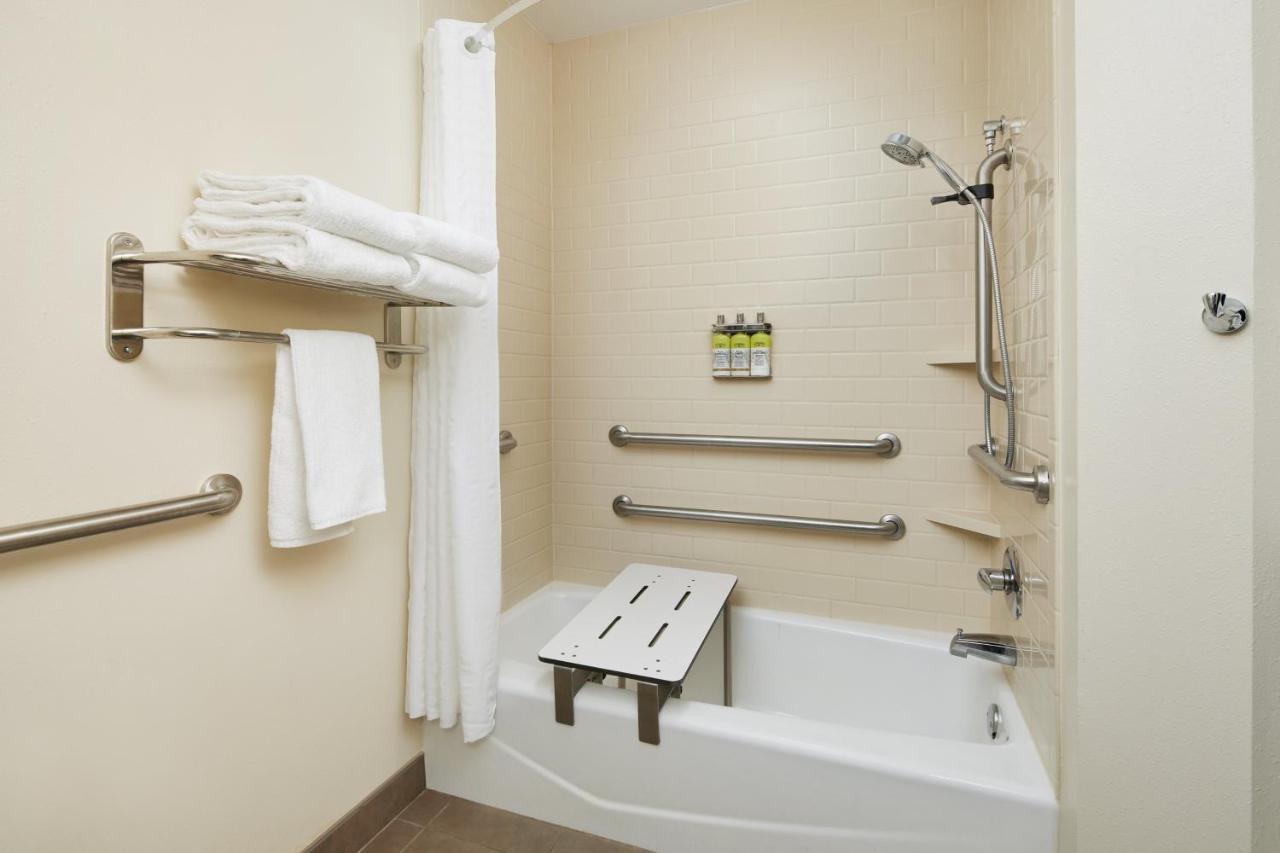 King Room - Mobility Access Tub/Non-Smoking
