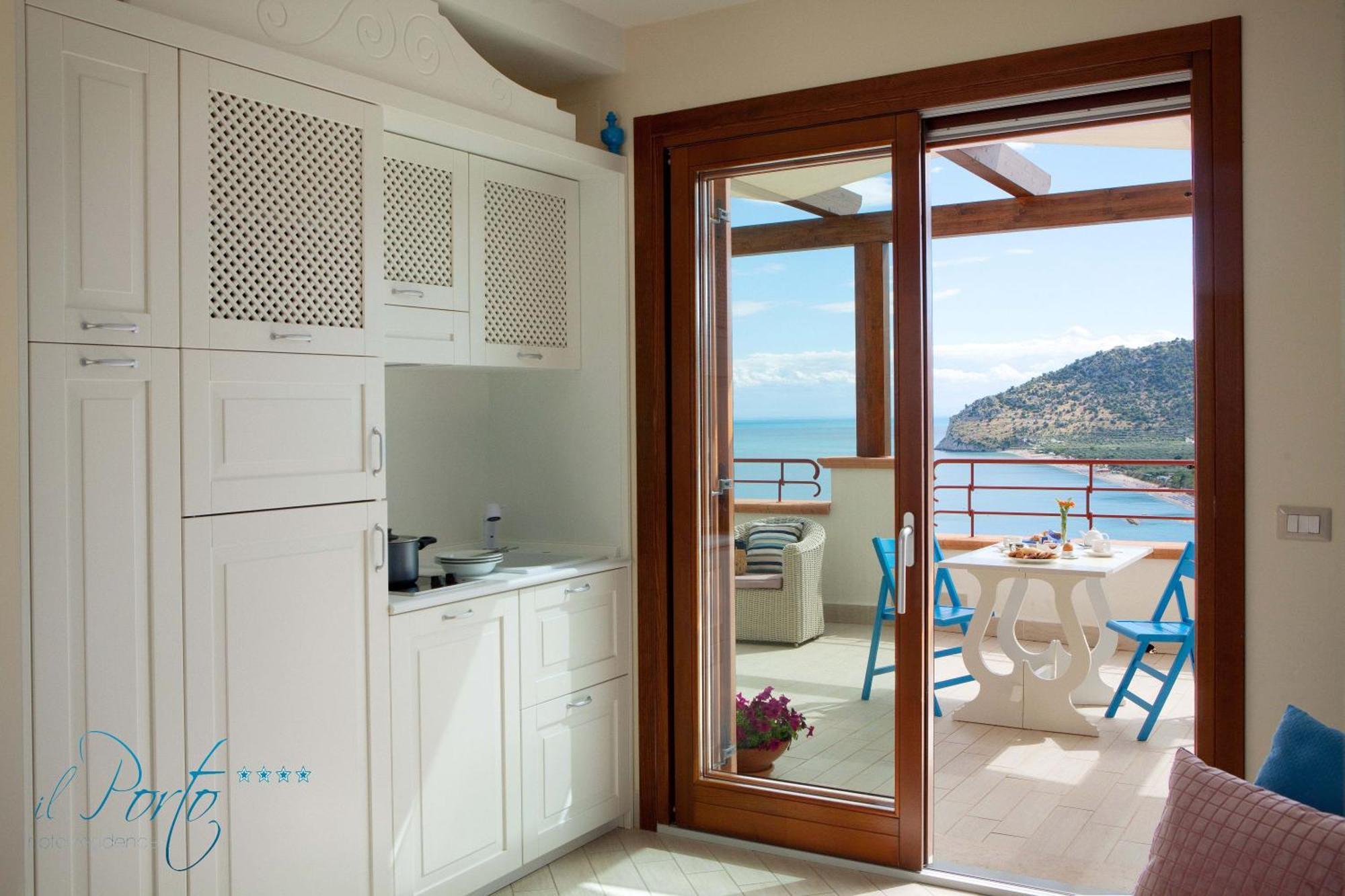 One-Bedroom Apartment Sea View