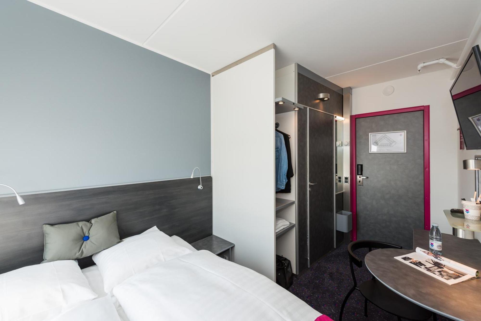 Standard Queen Room