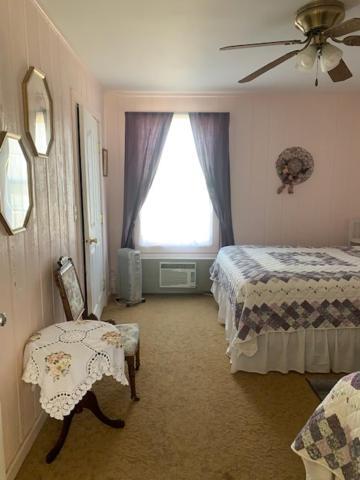 Deluxe Queen Suite