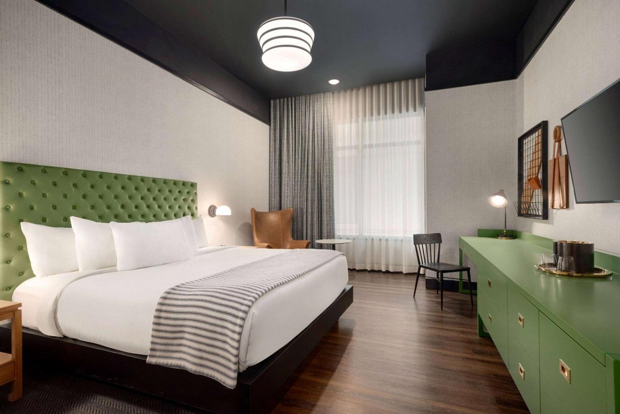 King Room Mobility Hearing Impaired Access or Non-Smoking