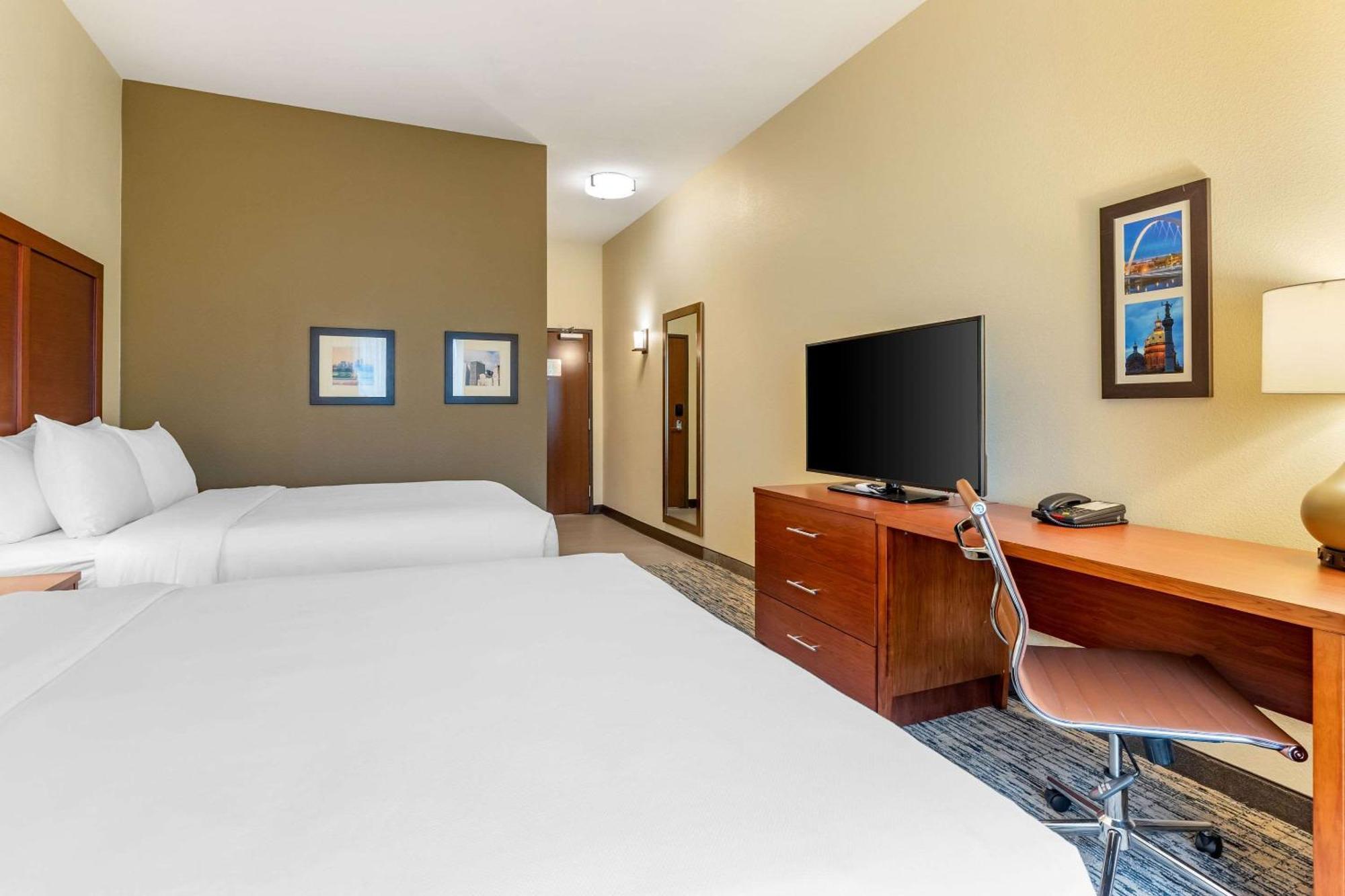 Queen Room Two Queen Beds Non-Smoking
