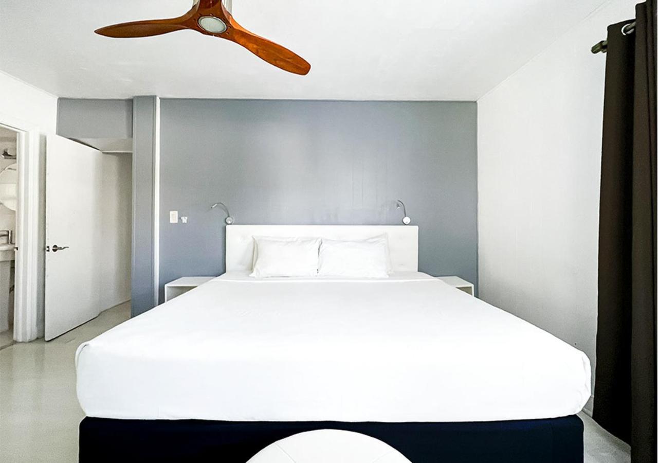 One-Bedroom Apartment King Bed