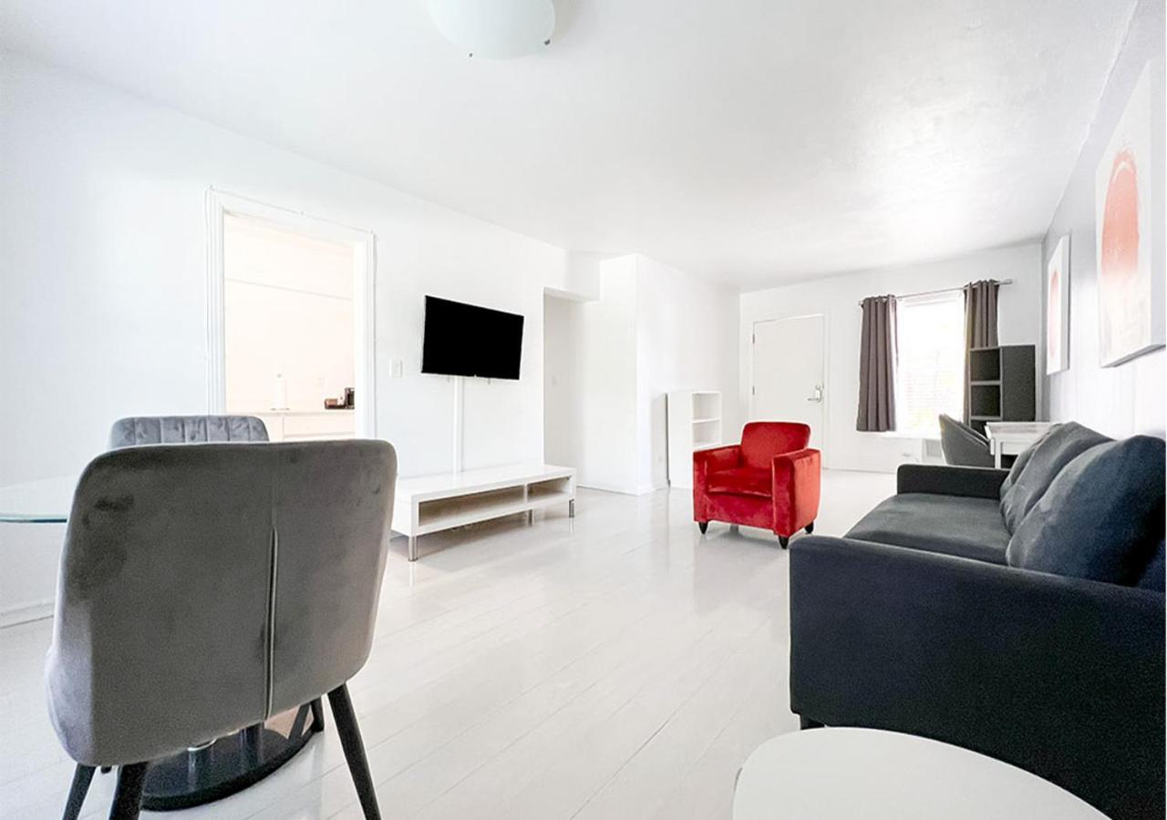 One-Bedroom Apartment King Bed