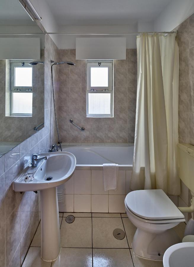 Standard One-Bedroom Apartment,1006279495:JPEG