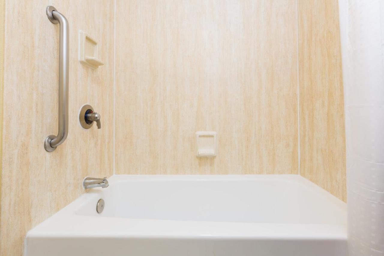 King Room Mobility Access Tub Non-Smoking