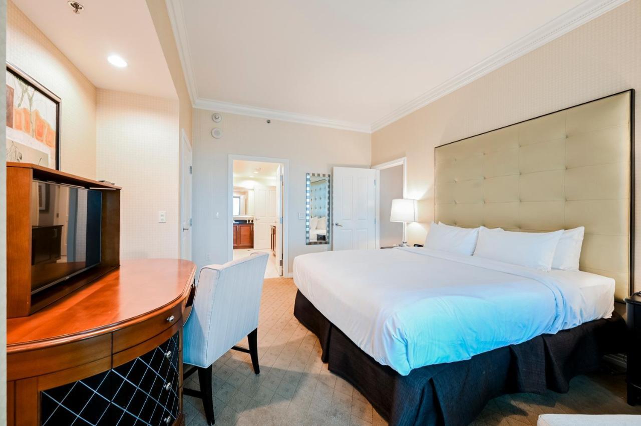 PH Floor Two-Bedroom Strip View & Balcony