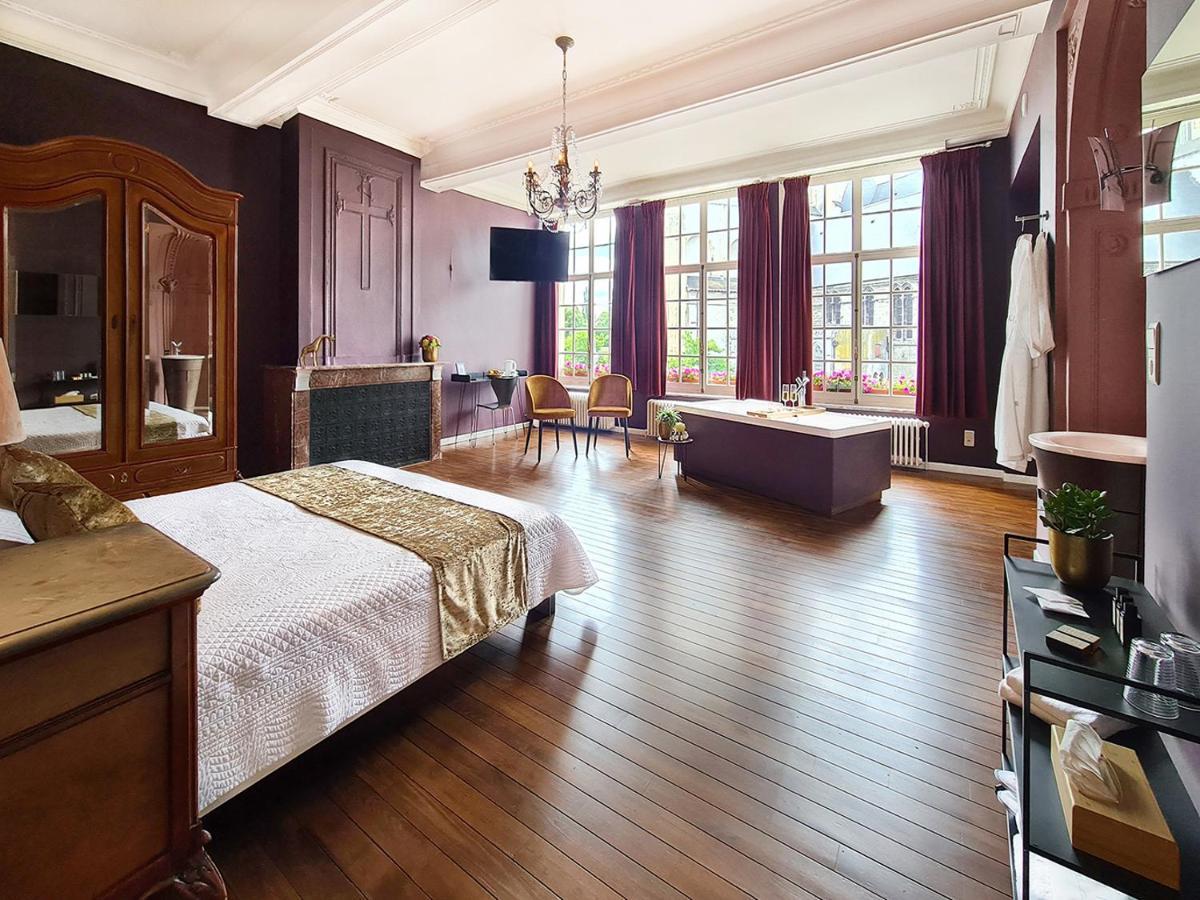 Deluxe Room,1681878300:JPEG