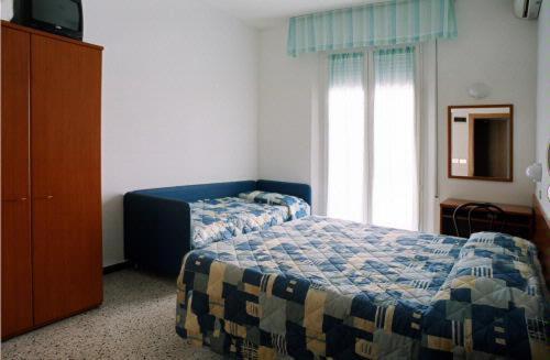 Triple Room,942474145:JPEG