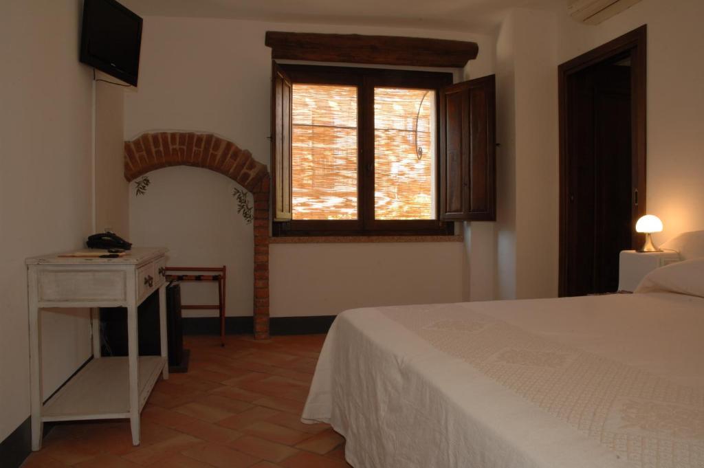 Standard Double Room,110457381:JPEG