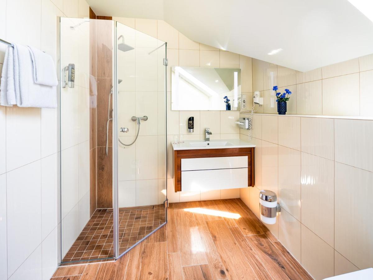 Double Room,1294731835:JPEG