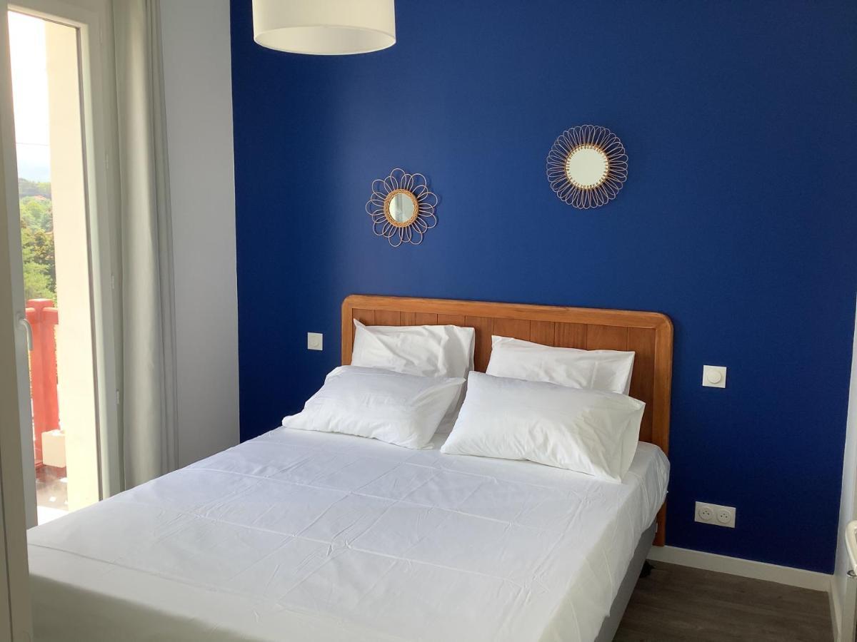 One-Bedroom Apartment,1290535930:JPEG
