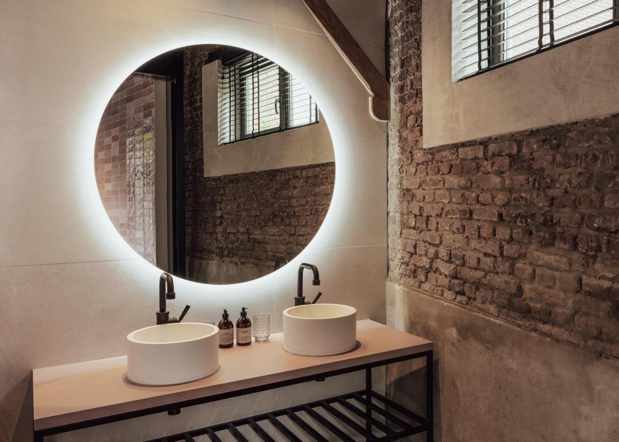 Deluxe Double Room Bath