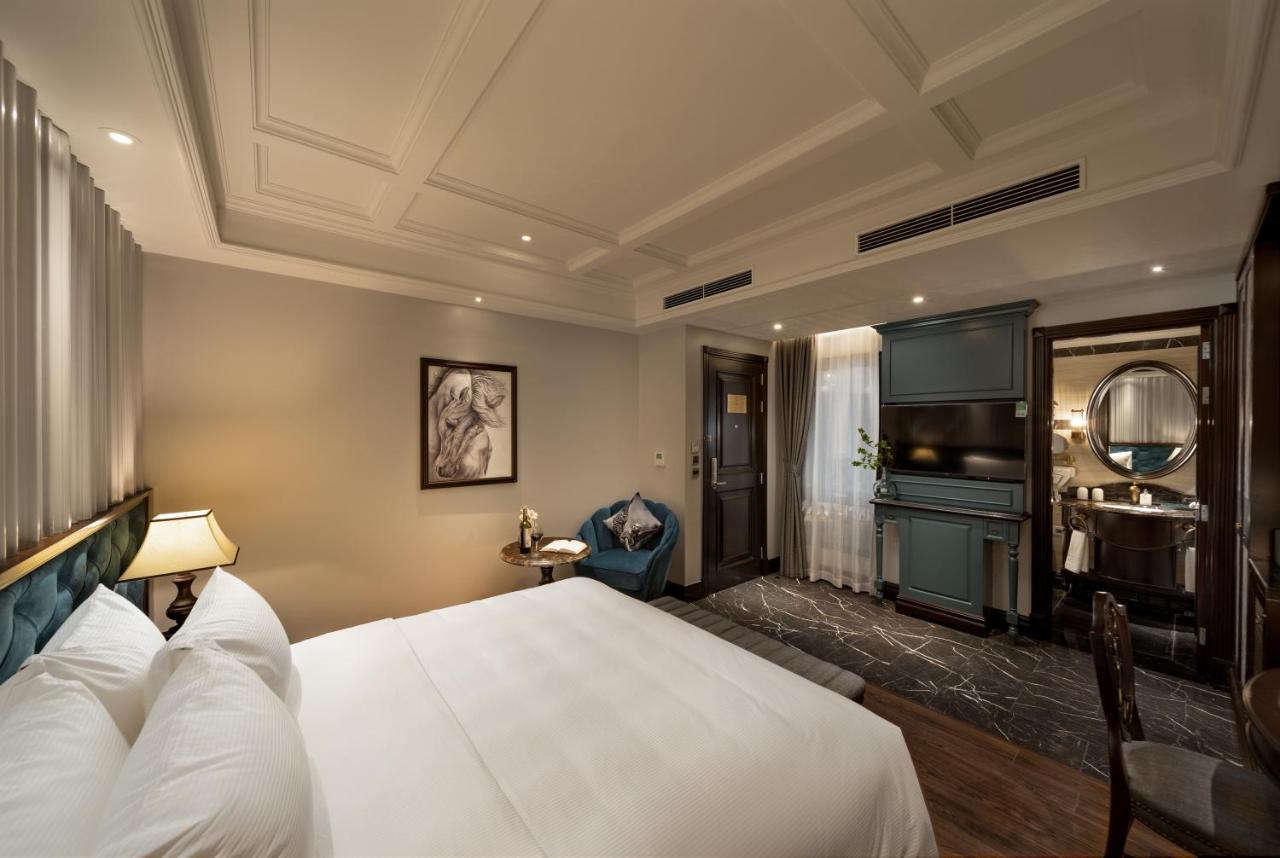 Deluxe Double Room Internal Window