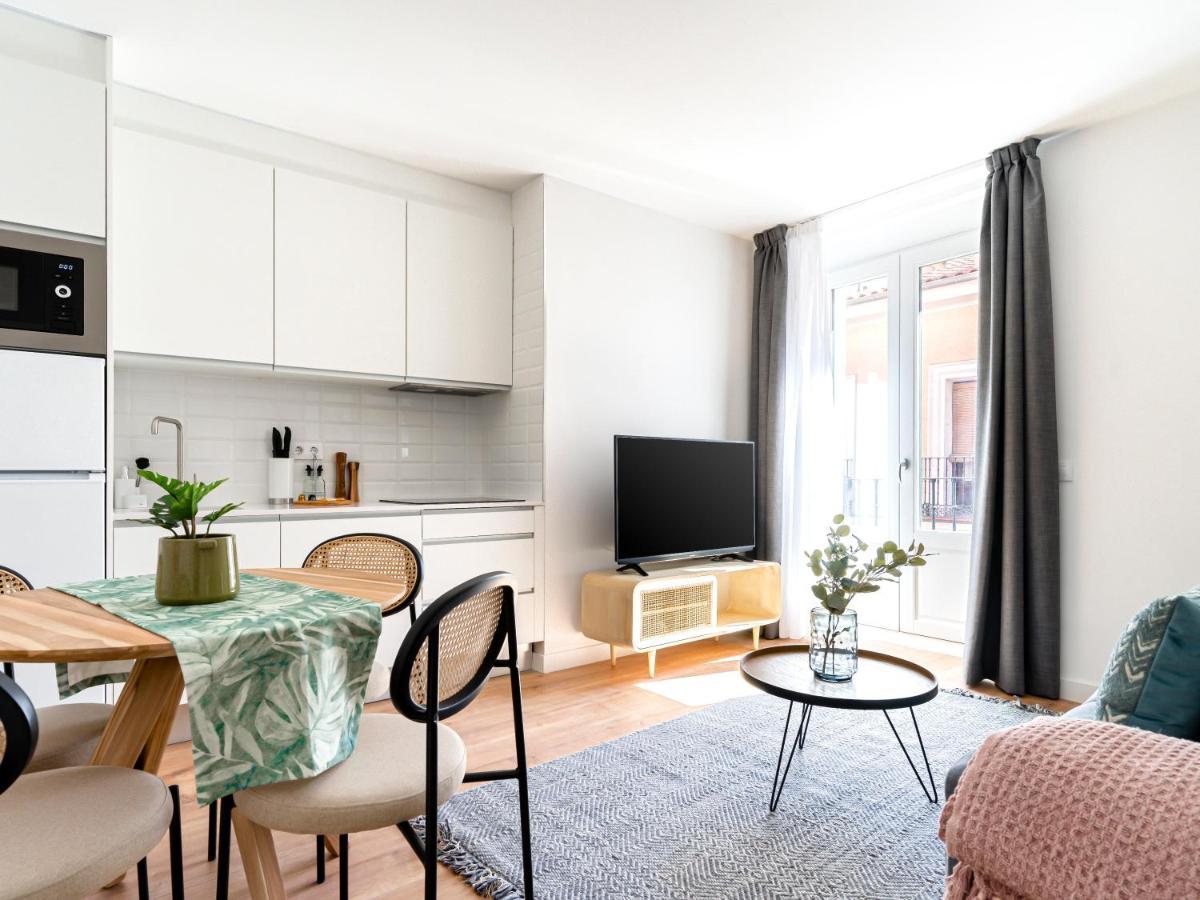One-Bedroom Apartment Balcony,1705155128:JPEG