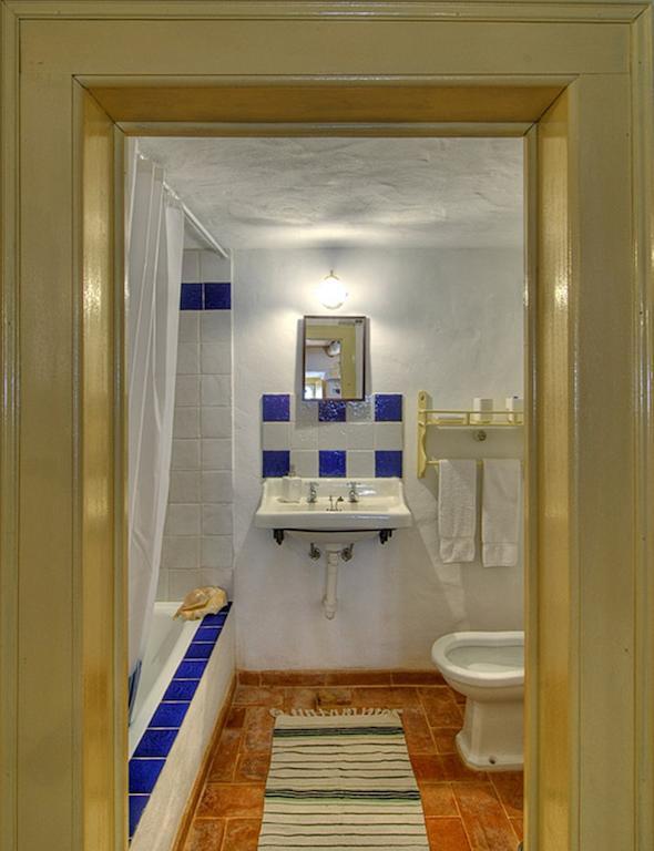 Two-Bedroom House,193247299:JPEG